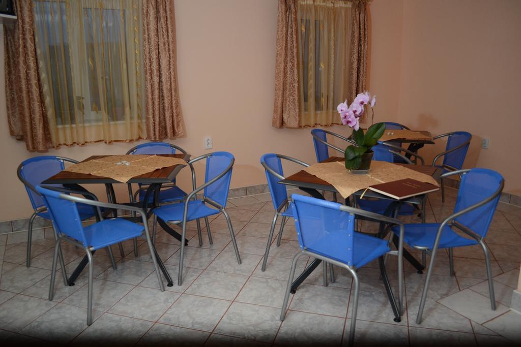 Ersa Panzio Otel Bisericani  Dış mekan fotoğraf